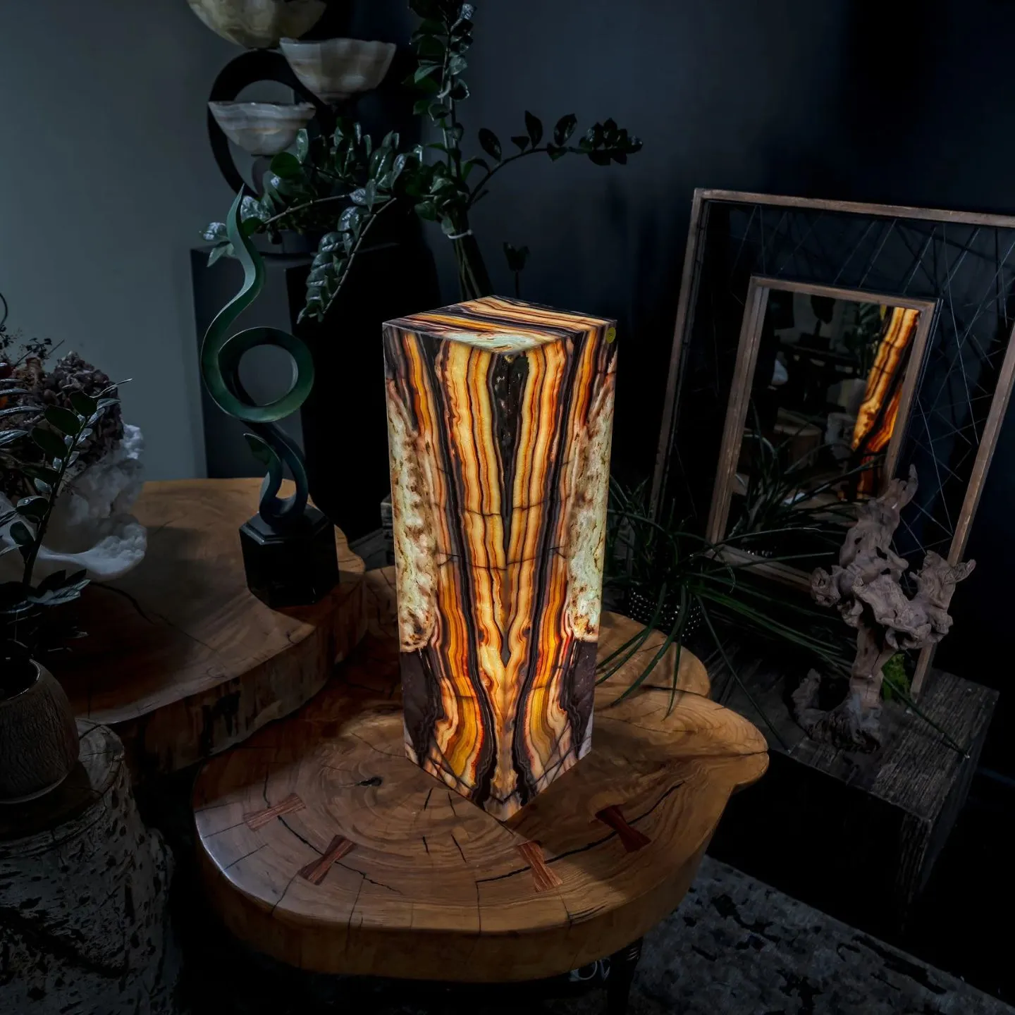 Scarlett Onyx Table Lamp